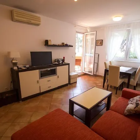 Apartment Alma By The Sea *